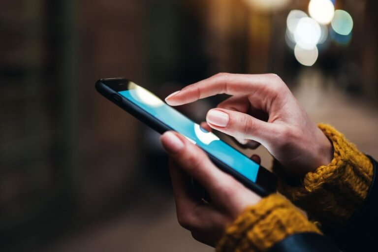 Reparo urgente no software celular na ConsertCell com técnico especializado.