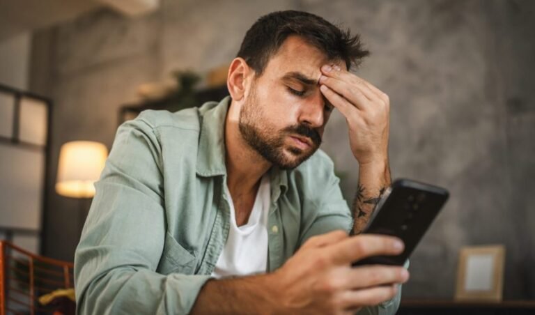 Celular travando muito? Veja 6 motivos comuns e o que fazer